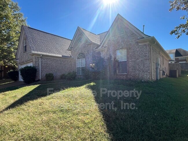 Building Photo - 10095 Lynham Dr