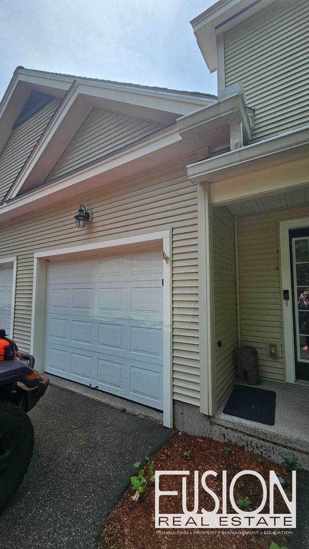 Building Photo - Bright, Modern 3 Bedroom Townhouse in Essex Junction!