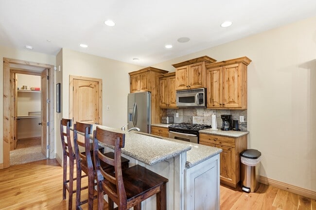 Building Photo - 3023 Lower Saddleback Rd