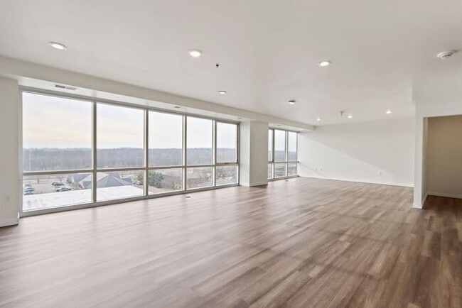 Building Photo - $2,575 | 1 Bedroom, 2 Bathroom Condo | Pet Friendly* | Available for Immediate move-in!