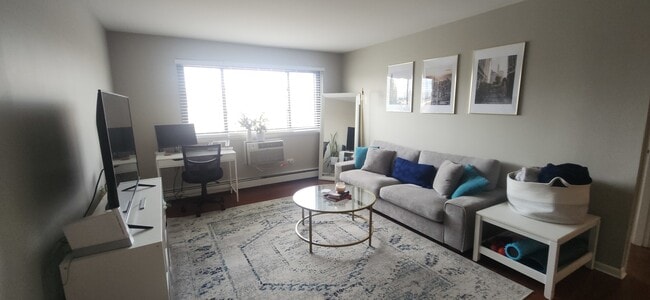 Building Photo - 607 W Wrightwood Ave