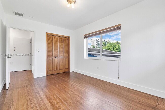 Building Photo - 1481 NE 104th St