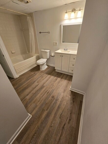 Bathroom (view 1) - 1685 Baltimore Annapolis Blvd