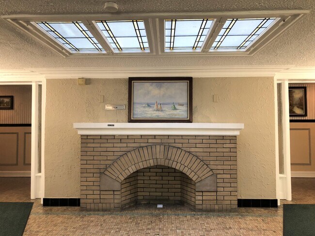 Building Photo - 6041 N Kenmore Ave