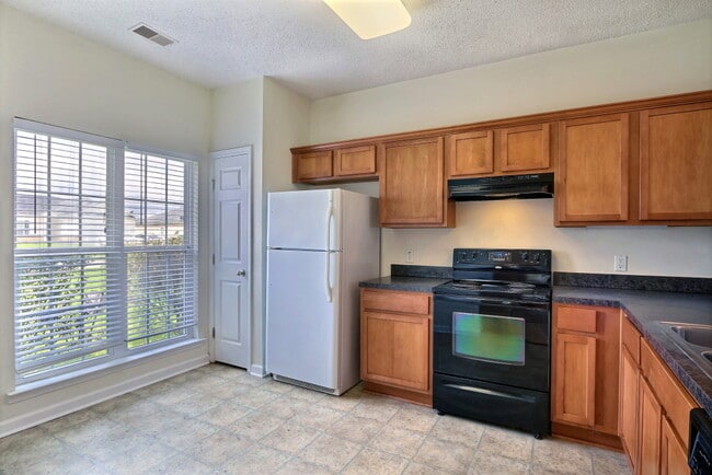 Building Photo - 3 Bedroom 2 Bathroom Live Oak - Richmond Hill