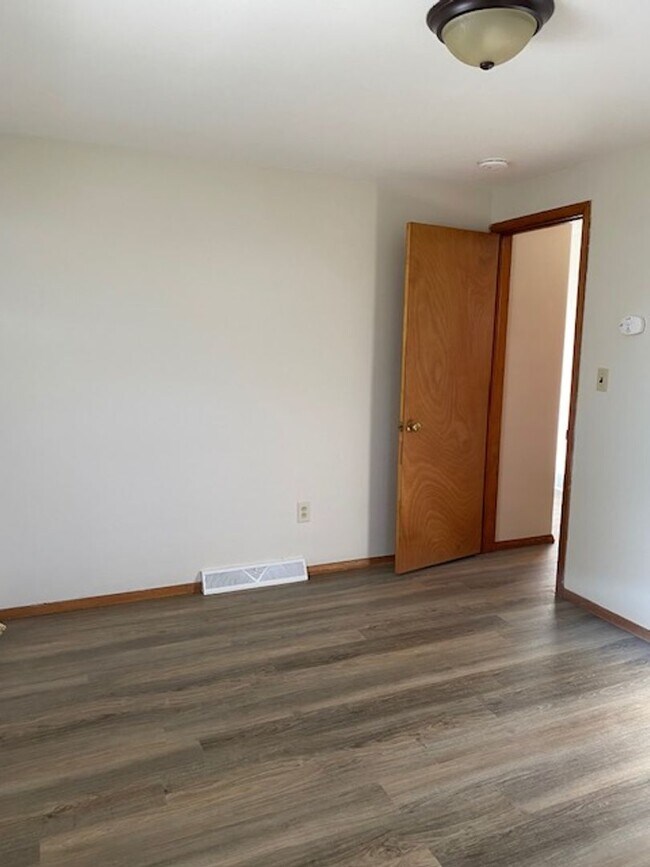 Building Photo - 928 Northway St