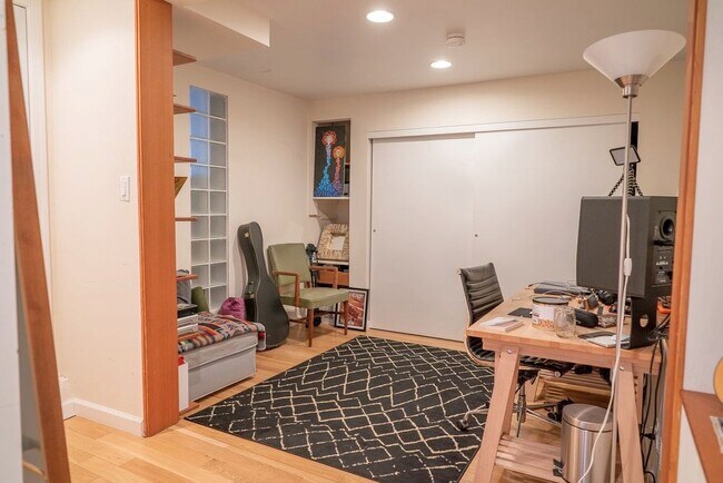 Building Photo - 239 Cotter Street