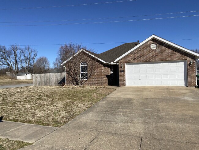 Primary Photo - 770 Dogwood St