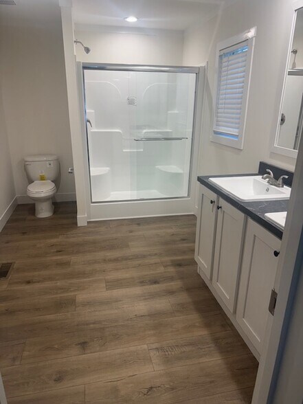 mastr bath - 9039 Teal Dr