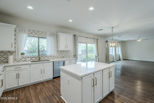 Building Photo - 2744 E Donato Dr