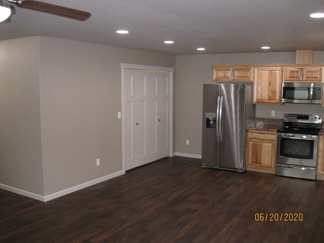 Building Photo - Must See 3 Bedroom with Fenced Yard!