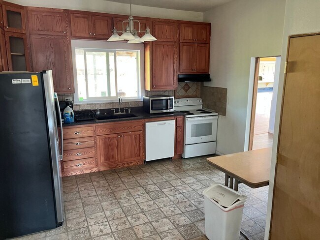 Building Photo - 435 Ash St