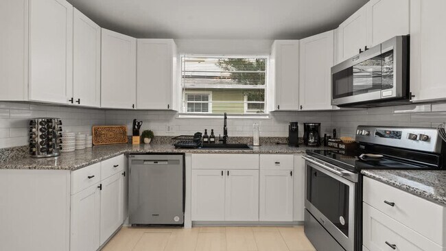 Building Photo - 307 W Haya St