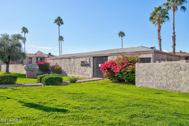 Building Photo - 7550 N 12th St