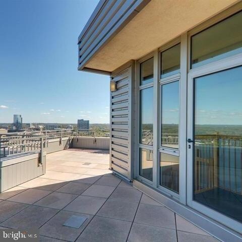 Building Photo - 8220 Crestwood Heights Dr