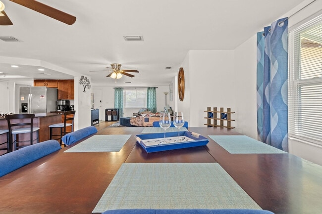 Building Photo - 7021 Sonata Dr