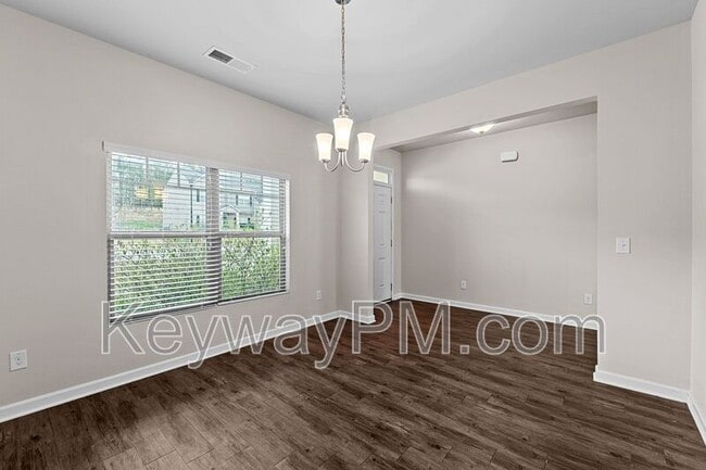 Building Photo - 5033 Vine Ln