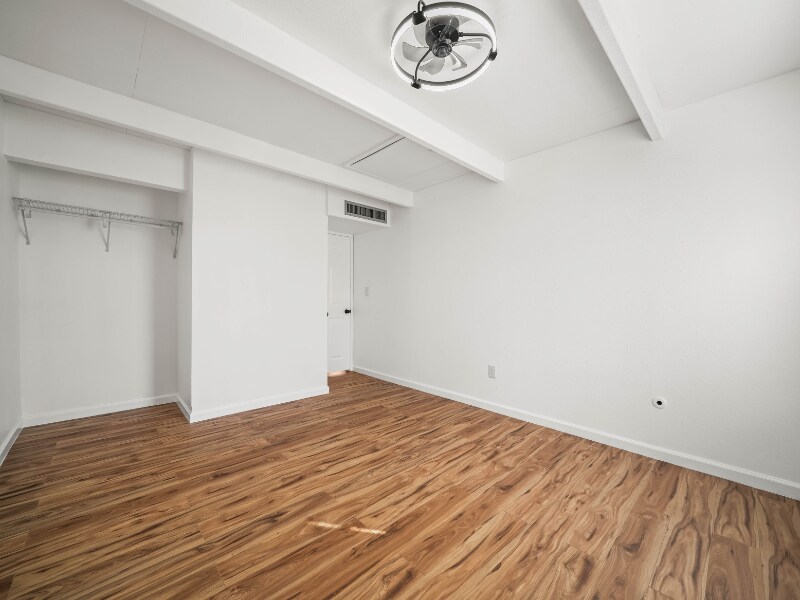 Building Photo - 511 Club Cir