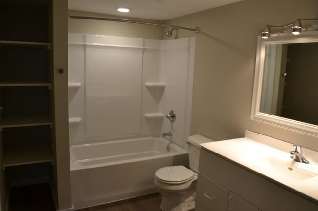 Building Photo - Ranch level home in great neighborhood! 2 ...