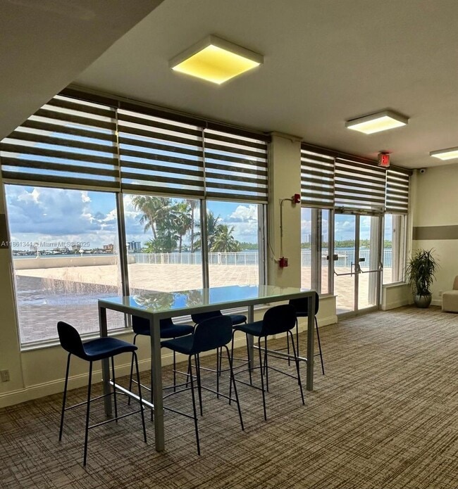Building Photo - 10350 W Bay Harbor Dr