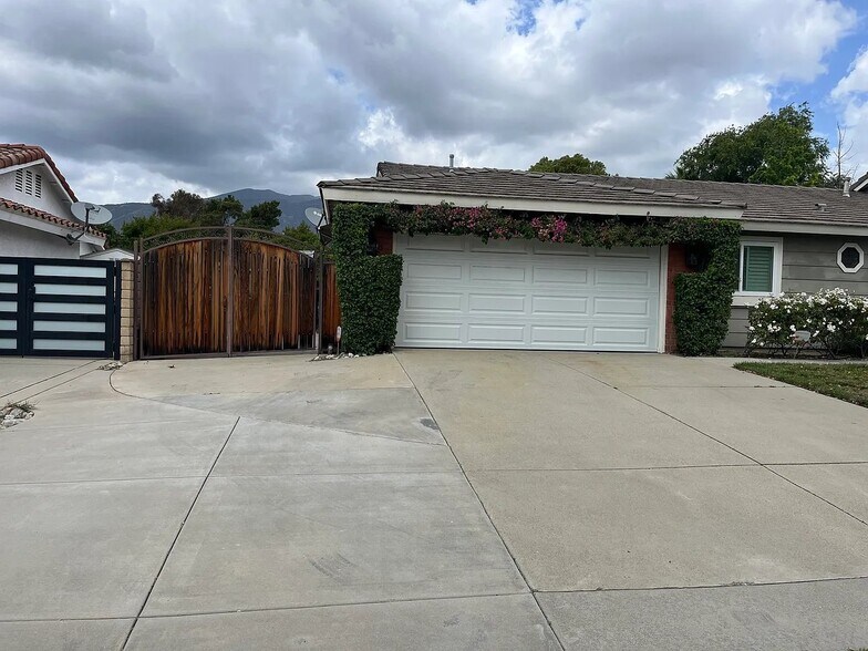 Building Photo - 417 E Miramar Ave