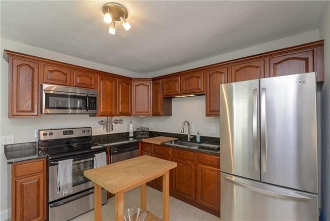 Building Photo - Charming Cottage in Sylvan Heights with Hardwood Floors, Granite Counter Tops, Fenced Yard, 2.5 M...