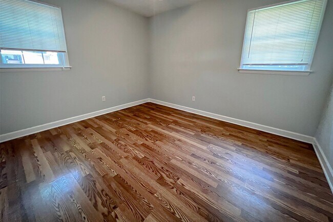 Building Photo - 4bd/2.5ba Brick Ranch Home in Kings Grant. NO STUDENTS/NO CATS
