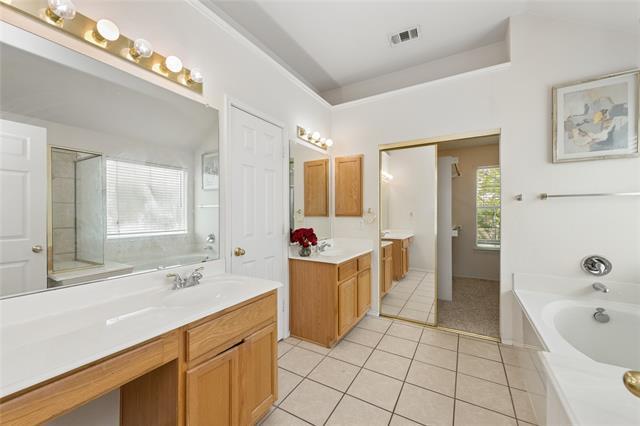 Building Photo - 5909 Vineyard Ln