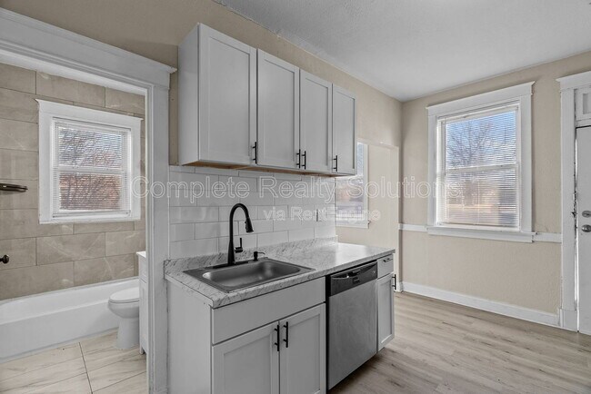 Building Photo - 4102 California Ave