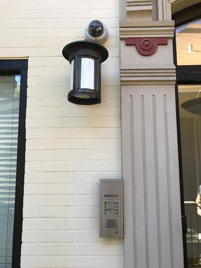 Building Photo - 380 S Upper St