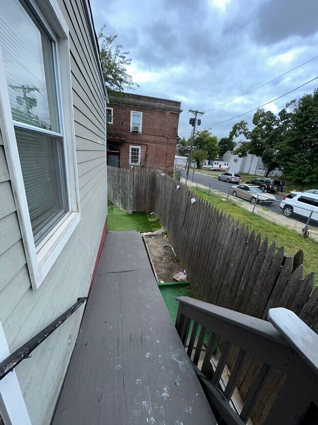 Building Photo - Cozy Home w/2 bath!