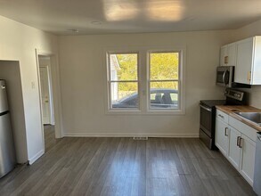 Building Photo - Fully Renovated 2-Bedroom Home with Huge Yard in Ferguson!