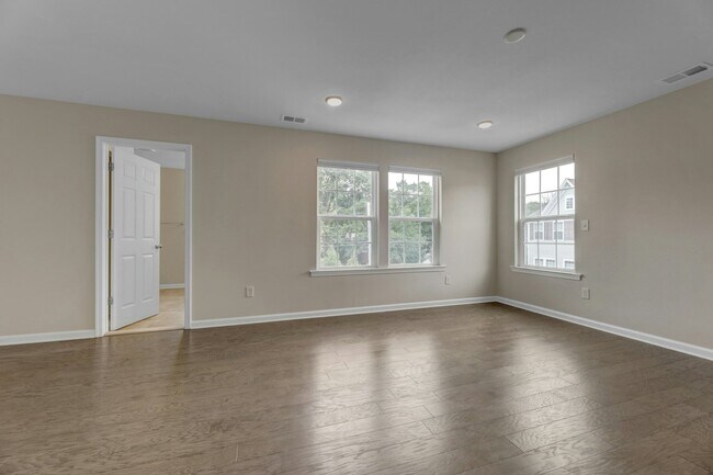 Building Photo - 704 Cottonwood Ct