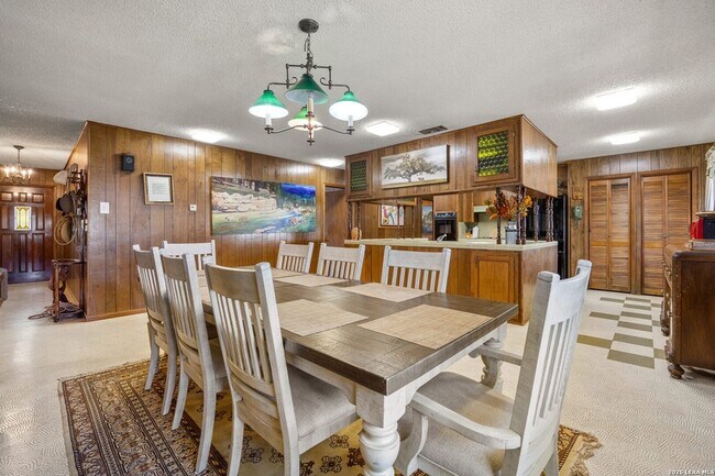 Building Photo - 118 Buffalo Springs Crossing