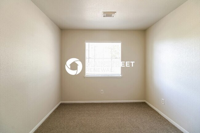 Building Photo - 3 Bedroom Pet-Friendly Home in HOUSTON, TX with Main Street Renewal