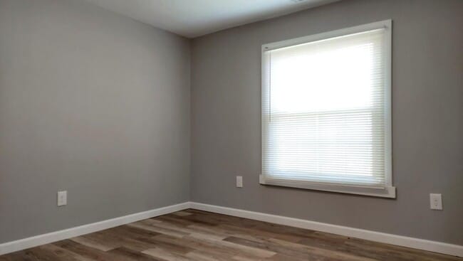 Building Photo - AVAILABLE 3/9/26  Very Nice 3BR/1BA Single Family Home on Quiet Street