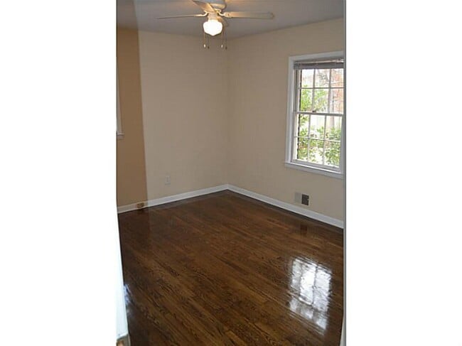 Building Photo - 652 Moselle Dr