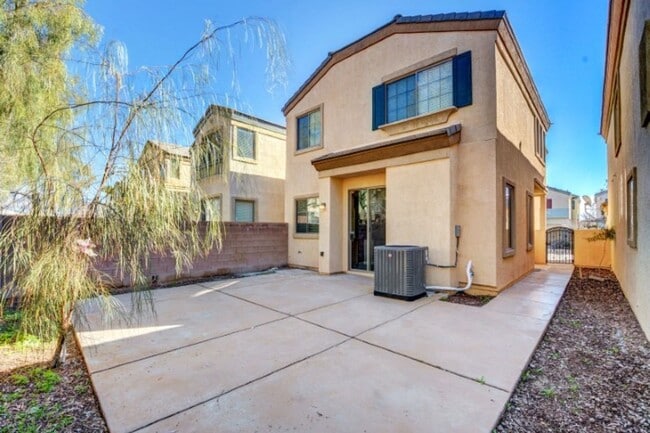 Building Photo - Awesome 3 Bedroom, 2 Story Home in North L...
