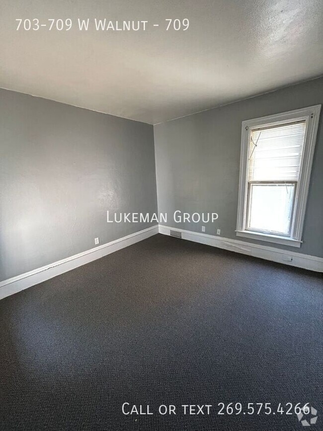 Building Photo - 703-709 W Walnut-709