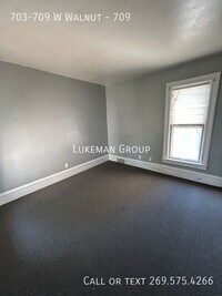 Building Photo - 703-709 W Walnut-709