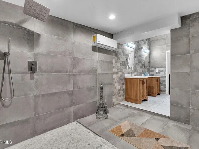 Building Photo - 5733 Saplinas Rd