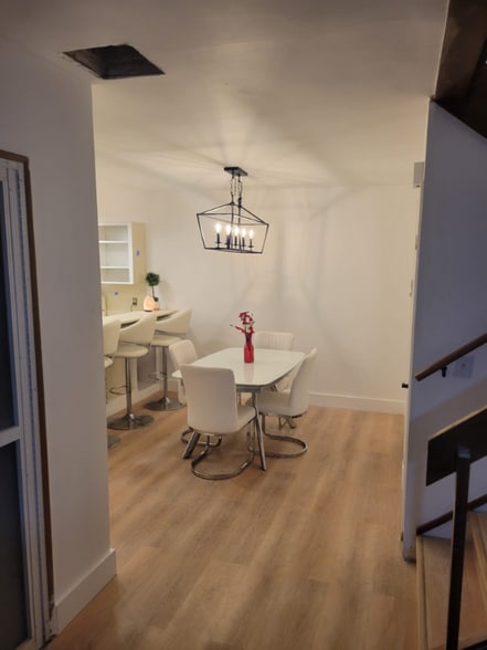 Building Photo - 570 N Tropic Ln