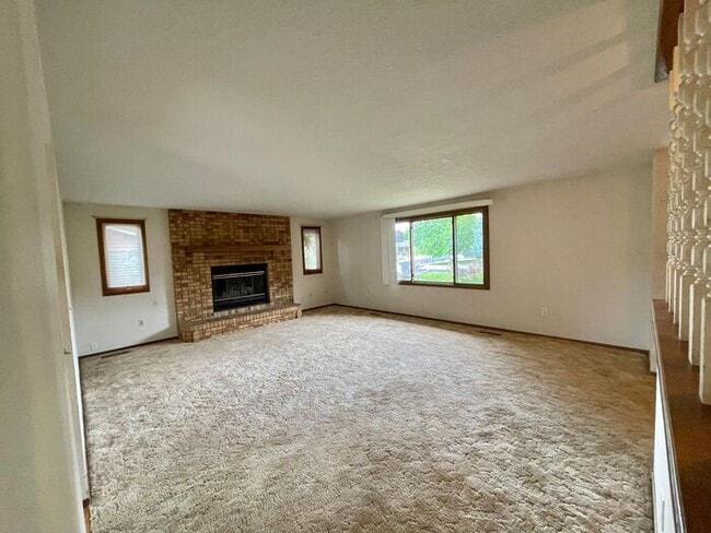 Building Photo - Large 3 Bedroom, 2 Bathroom Home in North Loveland