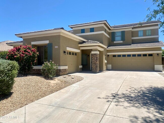 Building Photo - 4909 E Colonial Dr