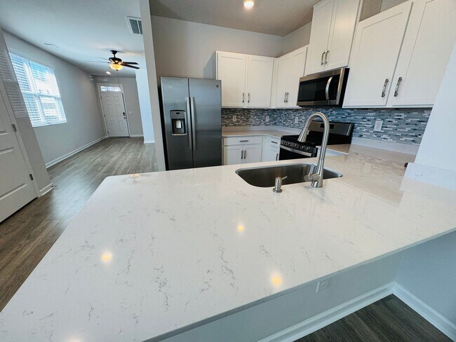 Building Photo - FOR LEASE- ONE LEVEL, SINGL-FAMILY HOME IN...