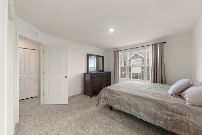 Building Photo - 1561 Sequoia Wy