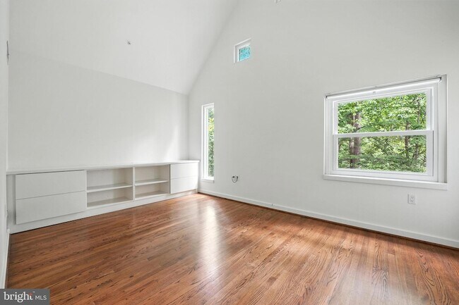 Building Photo - 6702 Oregon Ave NW
