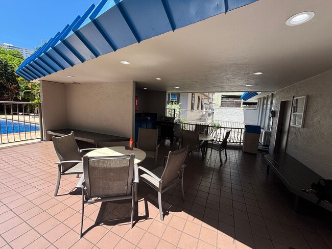 Building Photo - 1535 Pensacola St