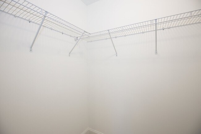 Building Photo - Charming 4 Bedroom Rental Home with Spacio...