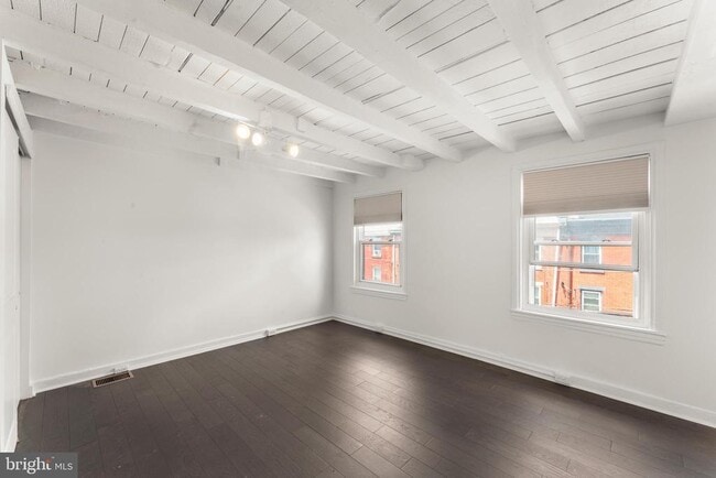 Building Photo - 1529 N Lawrence St